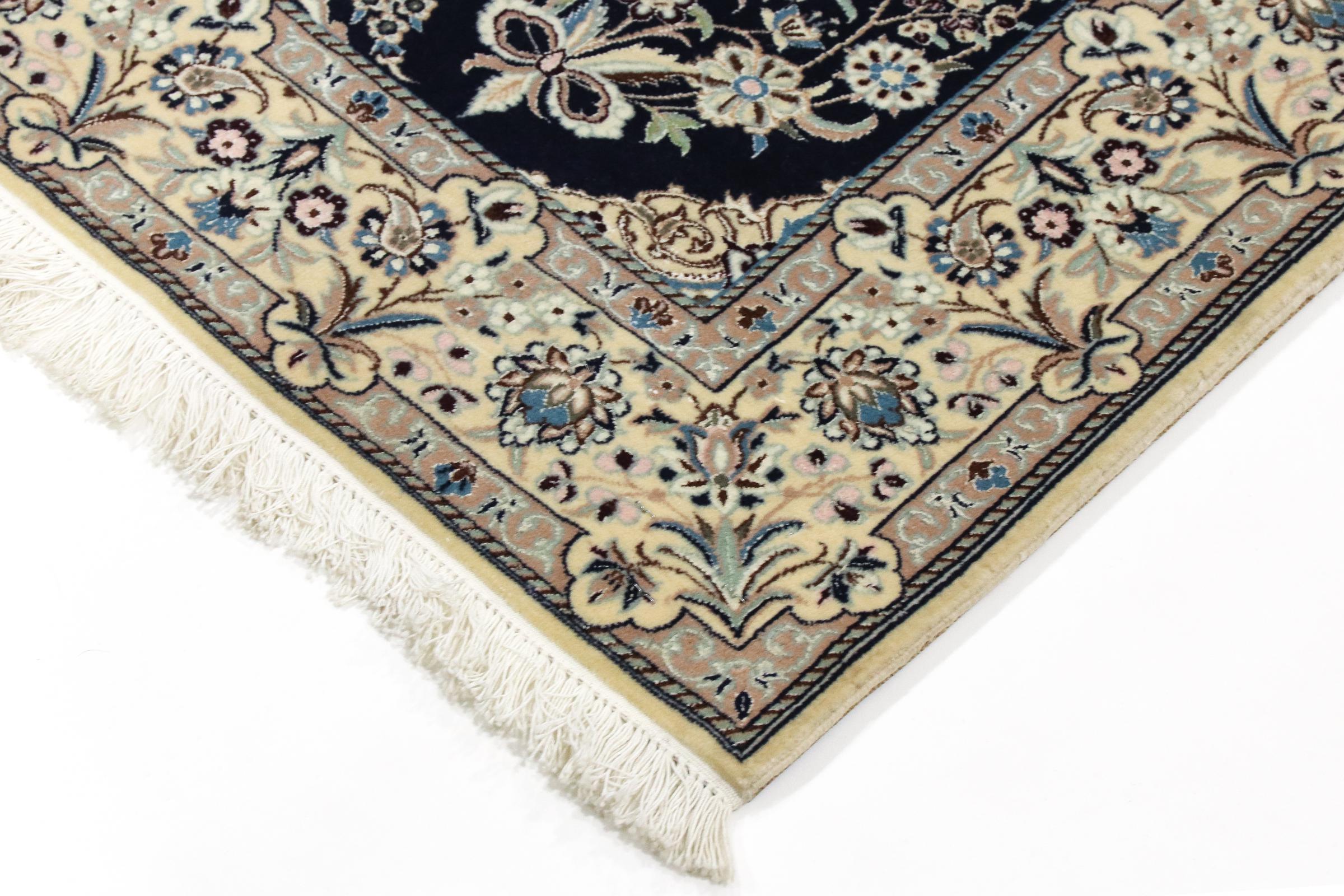 Lilian 132x109 ID227307  NainTrading: Oriental Carpets in 150x100