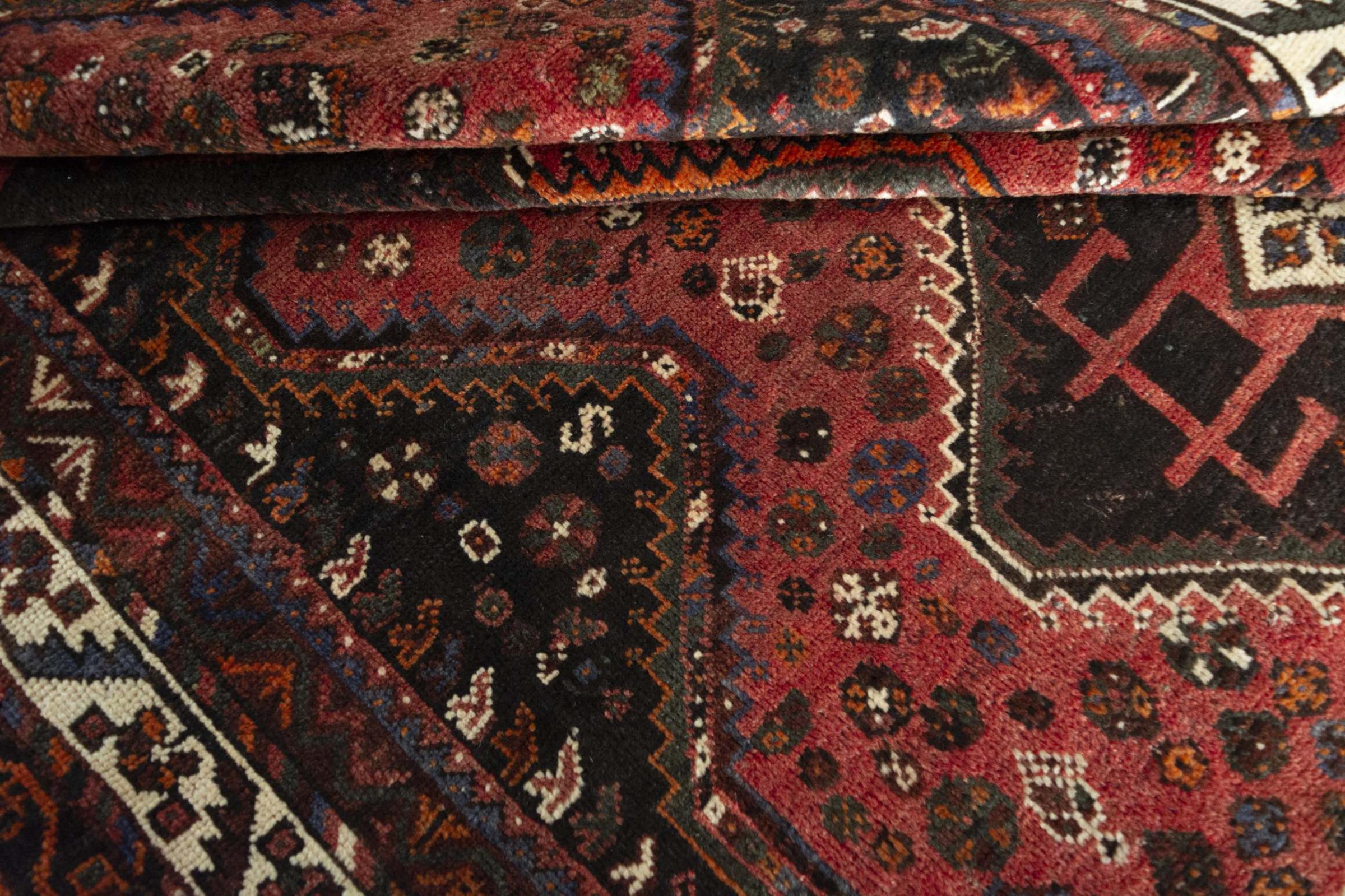 Shiraz 251x147 ID208533  NainTrading: Oriental Carpets in 240x170